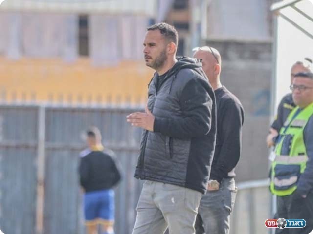 מוביל את באקה להישארות. אלימלך (וואסים מוואסי)